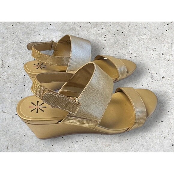 Isaac Mizrahi LIVE Gold Leather Double Strap Aubrey Wedge Sandal 8.M PREOWNED - Picture 5 of 13